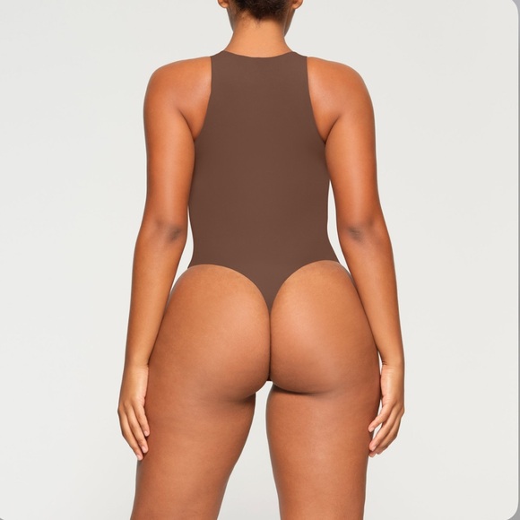 SKIMS Fits Everybody High Neck Bodysuit In Jasper - Picture 3 of 4